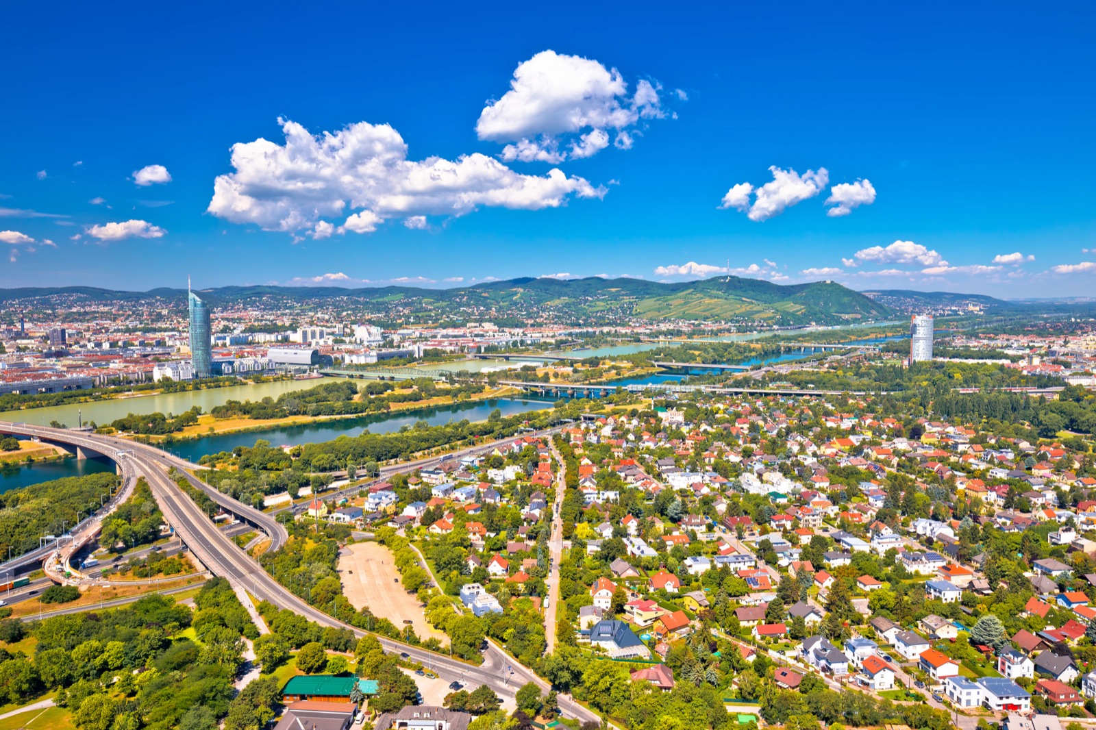 Blick über die Donau auf Wien-Floridsdorf